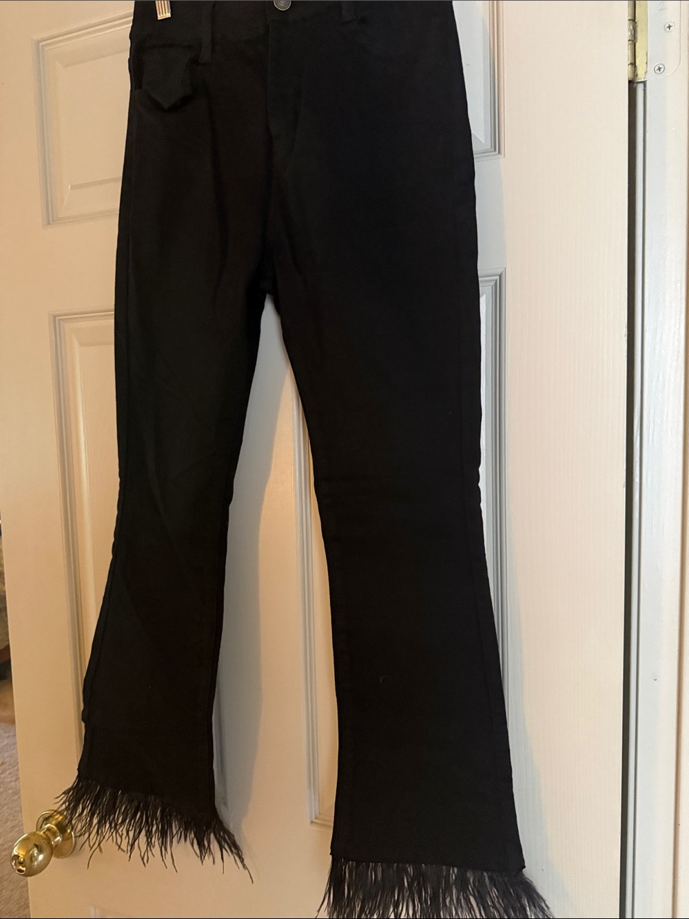Lulu's Black Ankle Cropped Jeans with Feather Hem - Picture 2 of 9
